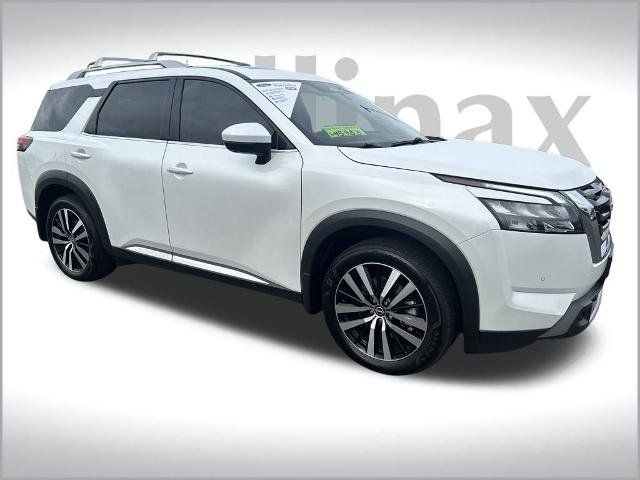 Used 2025 Nissan Pathfinder Platinum w/ Cargo Package