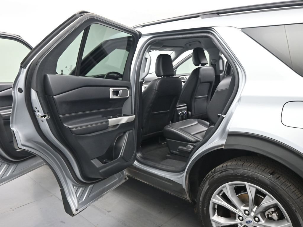 Certified 2022 Ford Explorer XLT w/ Equipment Group 202A image 18