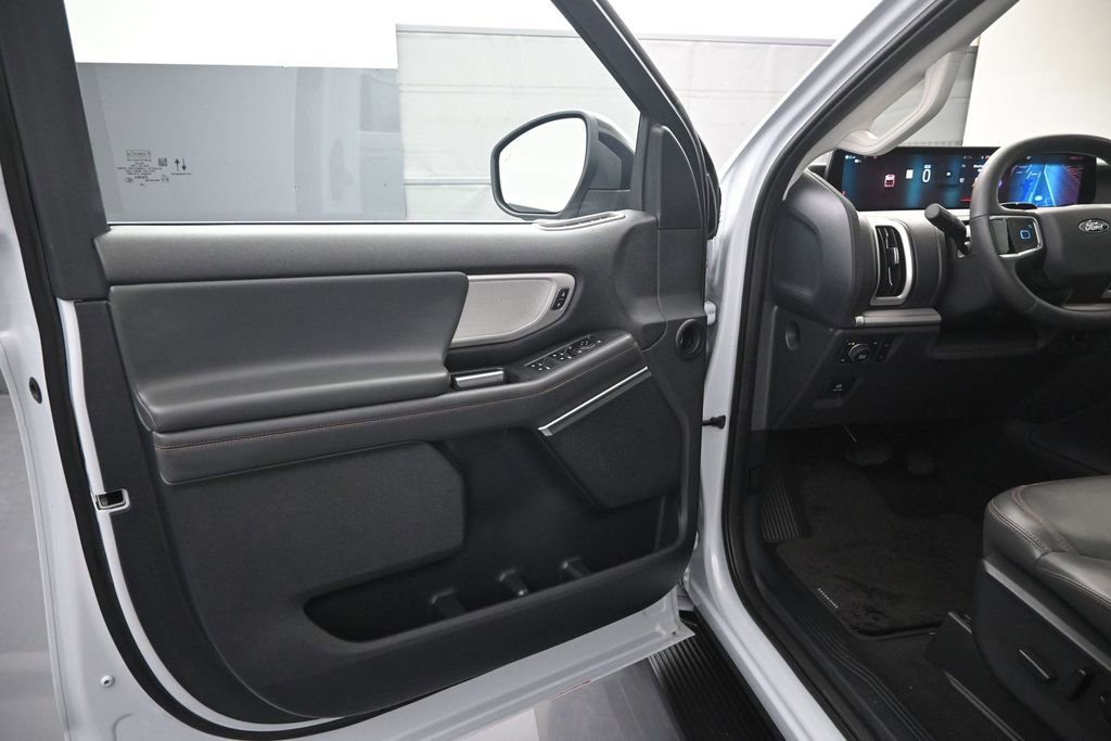 Certified 2025 Ford Expedition Active AWD/4WD image 17