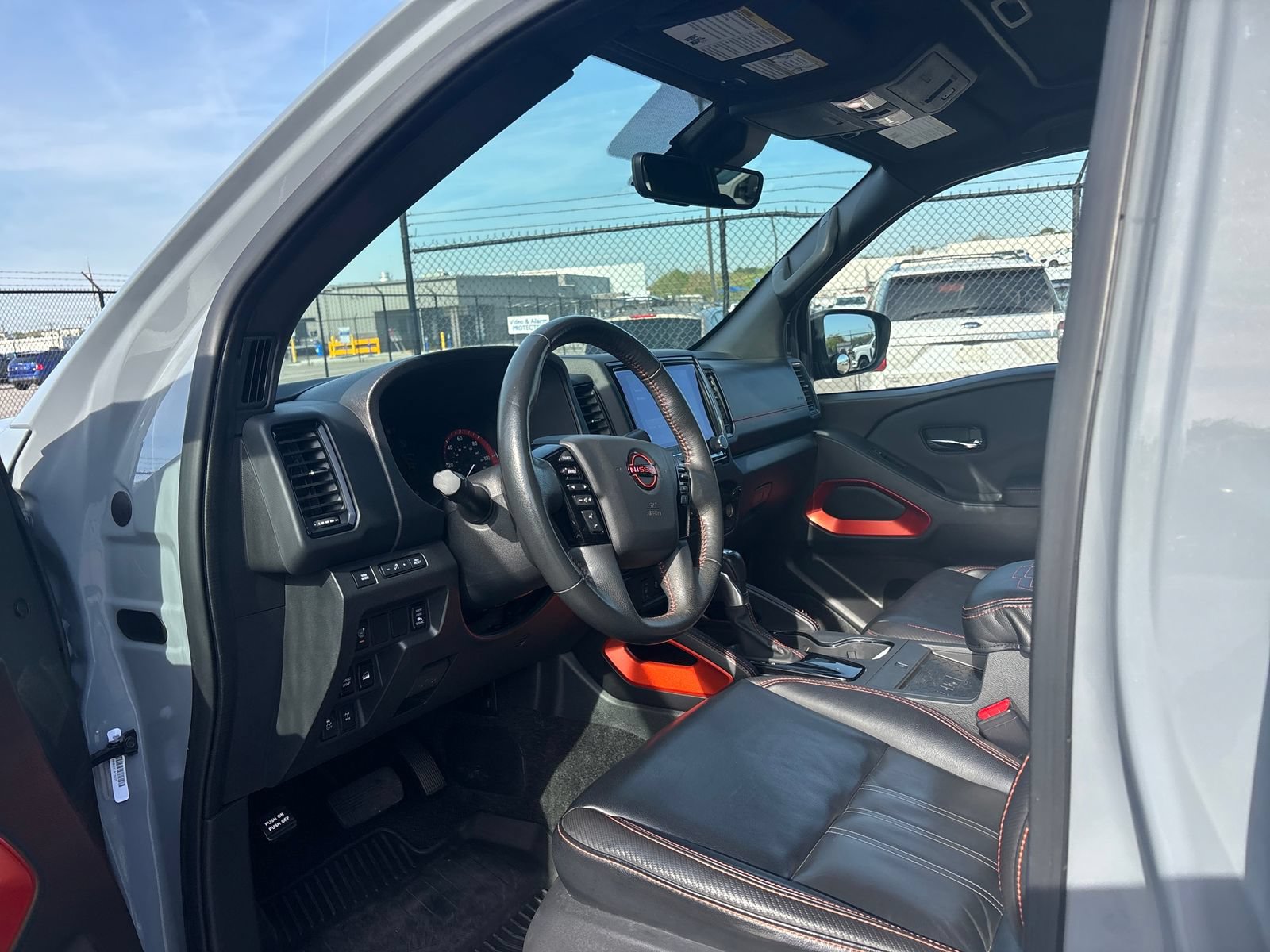 Used 2023 Nissan Frontier PRO-4X w/ Pro-4X Premium Package AWD/4WD image 14