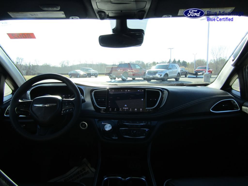 Used 2025 Chrysler Pacifica Limited FWD image 16
