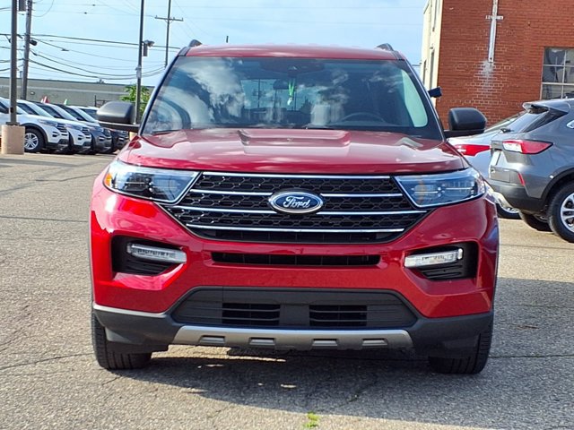 Certified 2024 Ford Explorer XLT w/ Equipment Group 202A AWD/4WD image 28