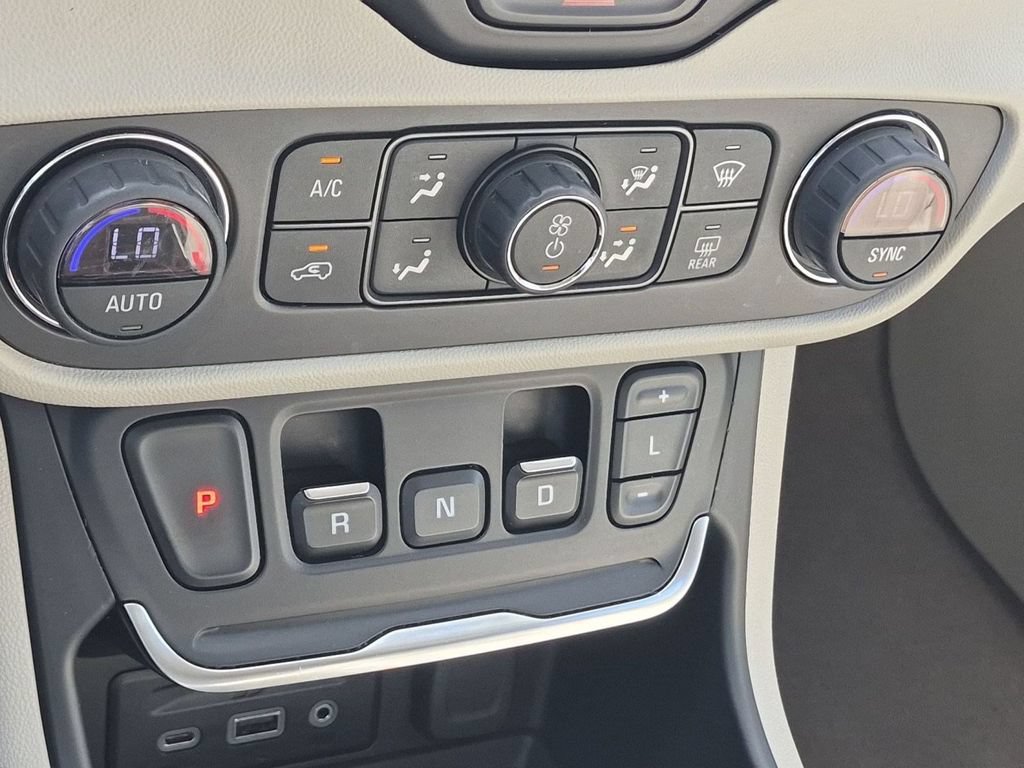 Used 2018 GMC Terrain Denali w/ Advanced Safety Package AWD/4WD image 19