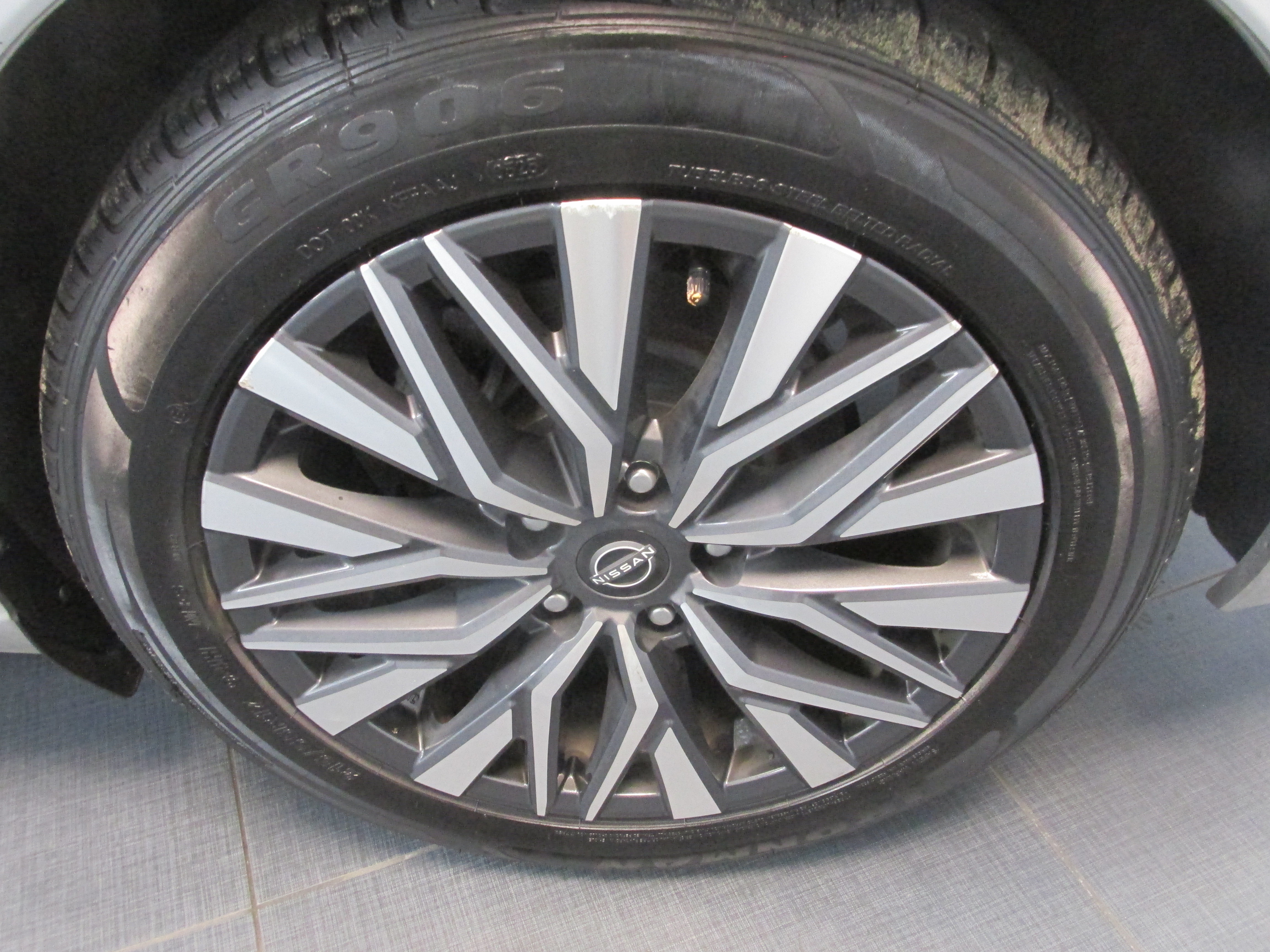 Used 2024 Nissan Altima 2.5 SV FWD image 13