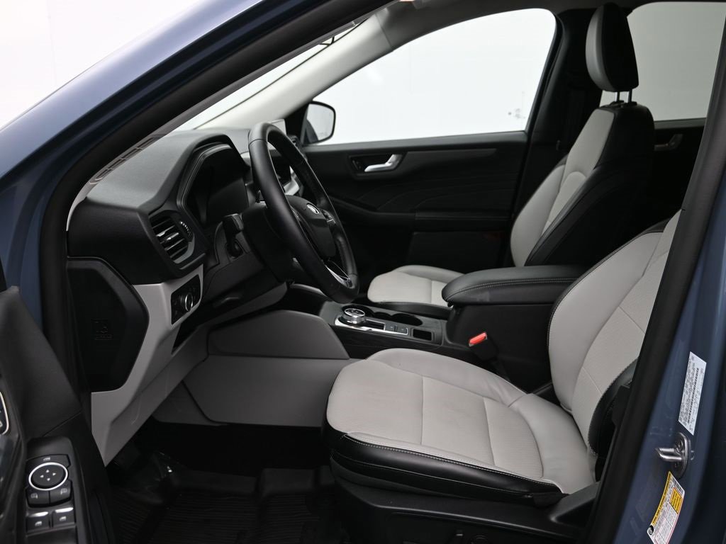 Certified 2025 Ford Escape SE w/ Class II Trailer Tow Package image 29