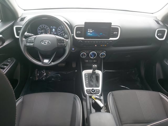 Used 2022 Hyundai Venue Limited FWD image 9