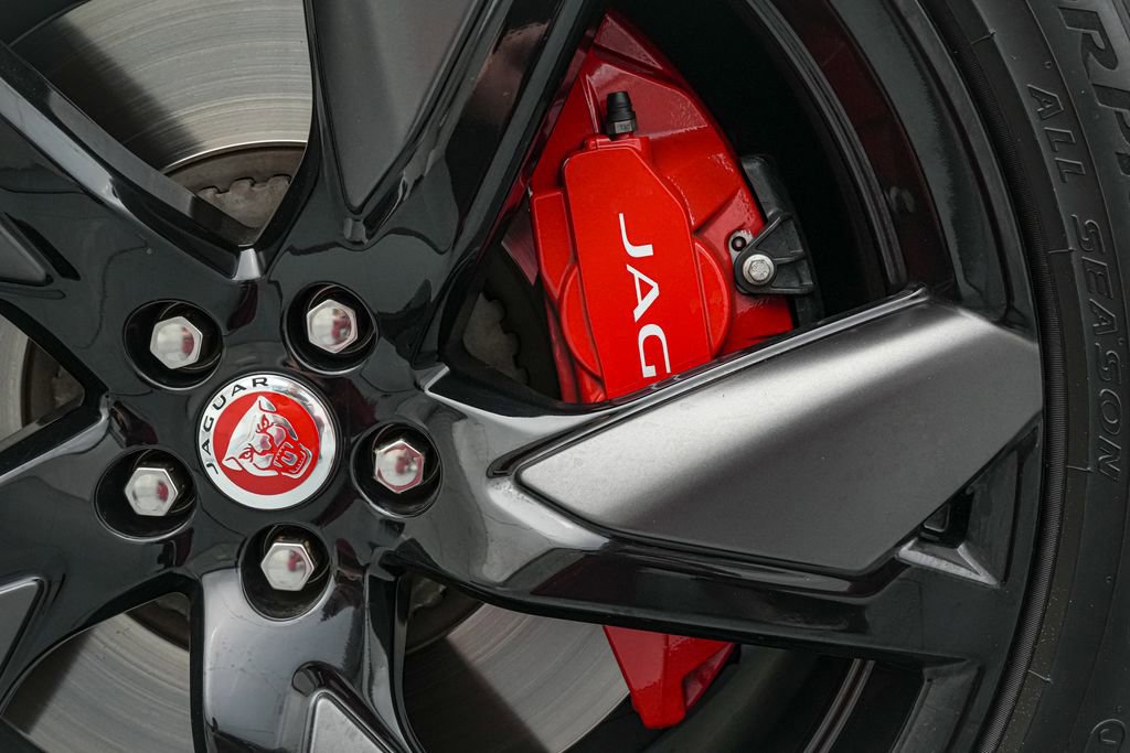 Used 2023 Jaguar F-PACE SVR image 12