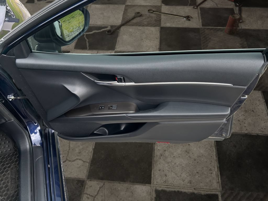 Used 2022 Toyota Camry SE FWD image 11