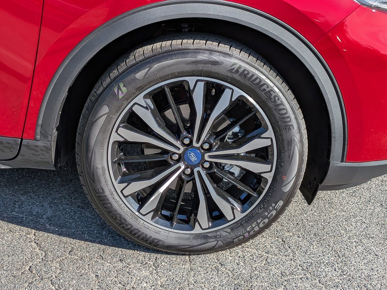 Certified 2022 Ford Escape SE w/ SE Sport Appearance Package image 6