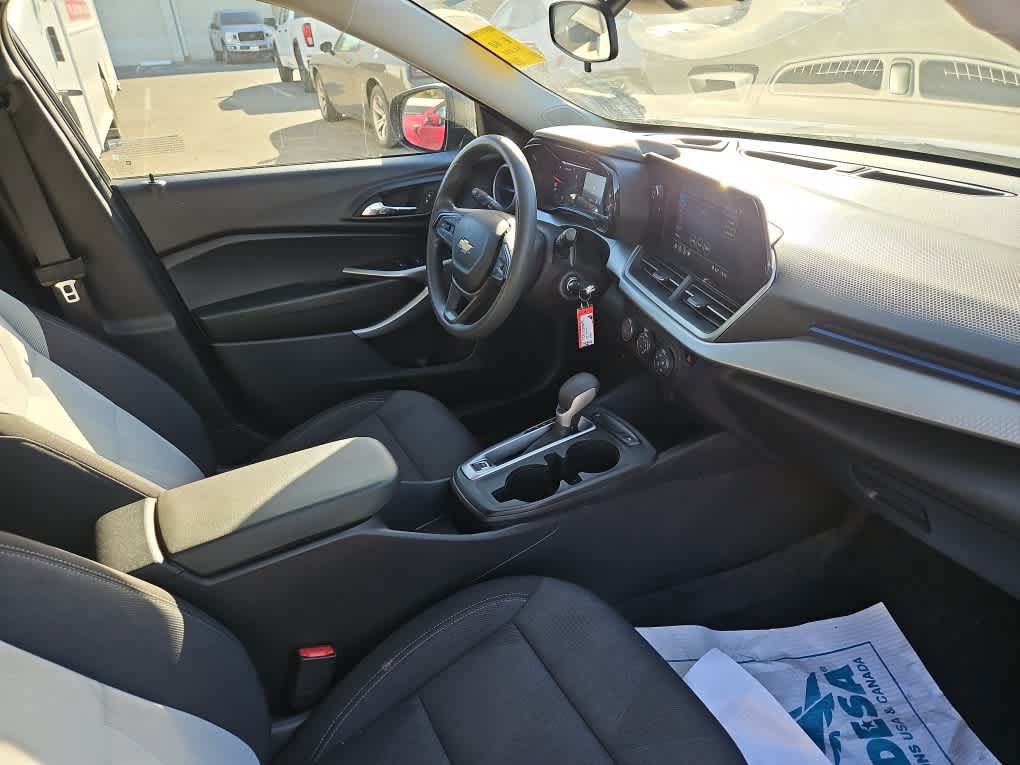 Used 2026 Chevrolet Trax LS FWD image 13