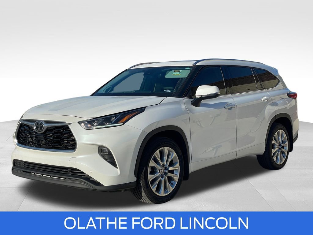 Used 2022 Toyota Highlander Limited image 9