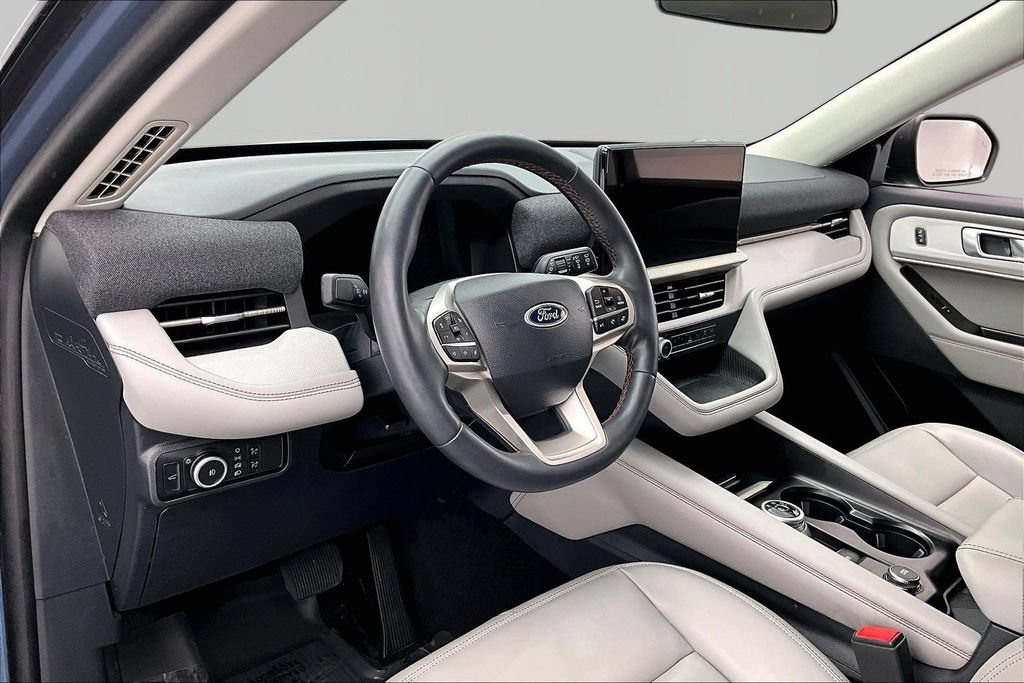 Certified 2025 Ford Explorer Active w/ Active Comfort Package AWD/4WD image 14