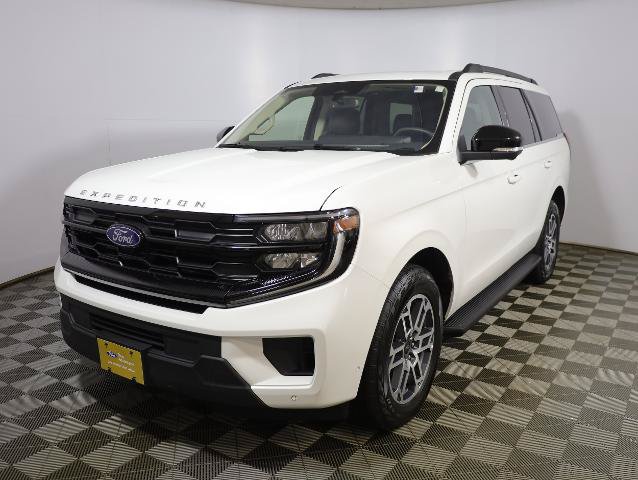 Certified 2025 Ford Expedition Active AWD/4WD image 3