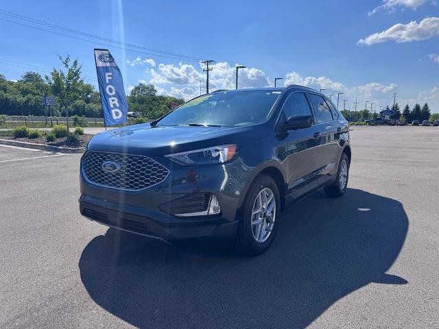 Certified 2024 Ford Edge SEL w/ Convenience Package AWD/4WD image 2