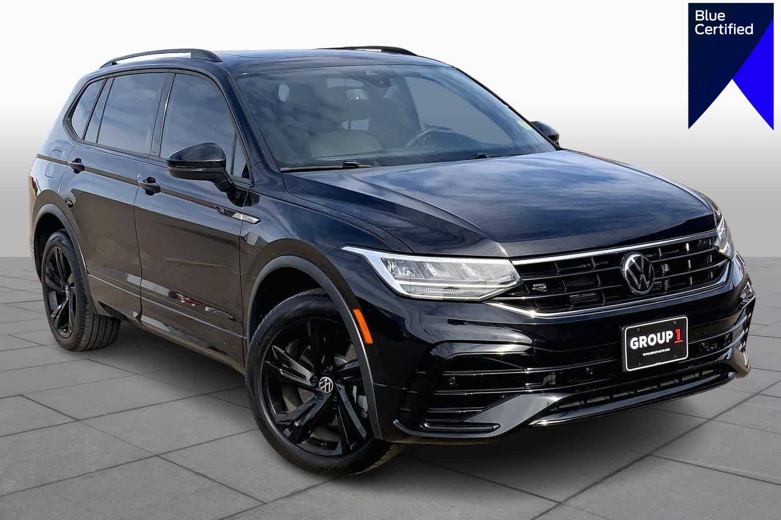 Used 2024 Volkswagen Tiguan SE R-Line image 1