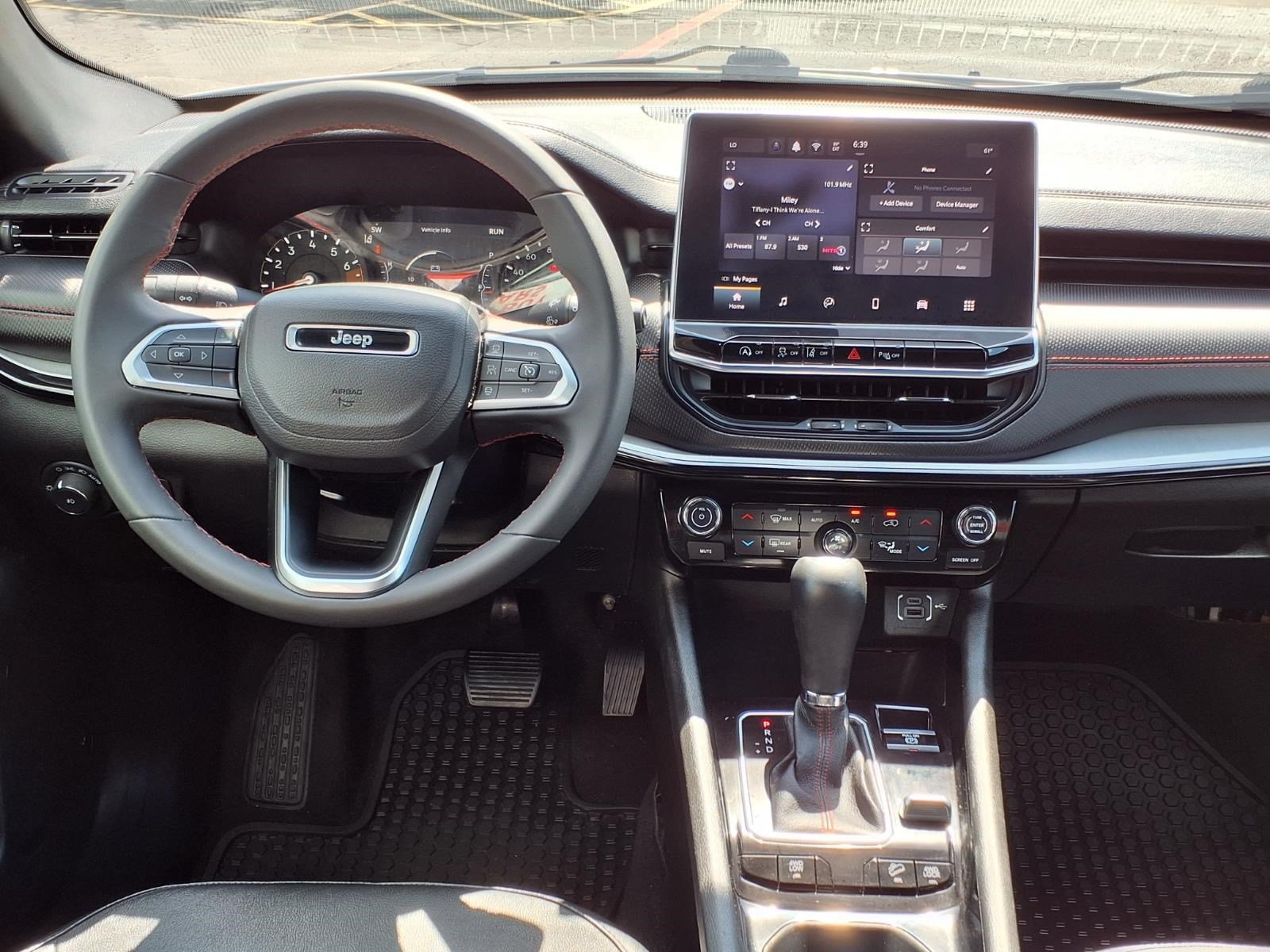 Used 2025 Jeep Compass Trailhawk AWD/4WD image 13