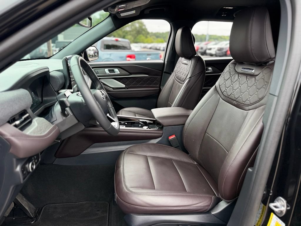 Certified 2026 Ford Explorer Platinum w/ LUX Leather Package AWD/4WD image 15