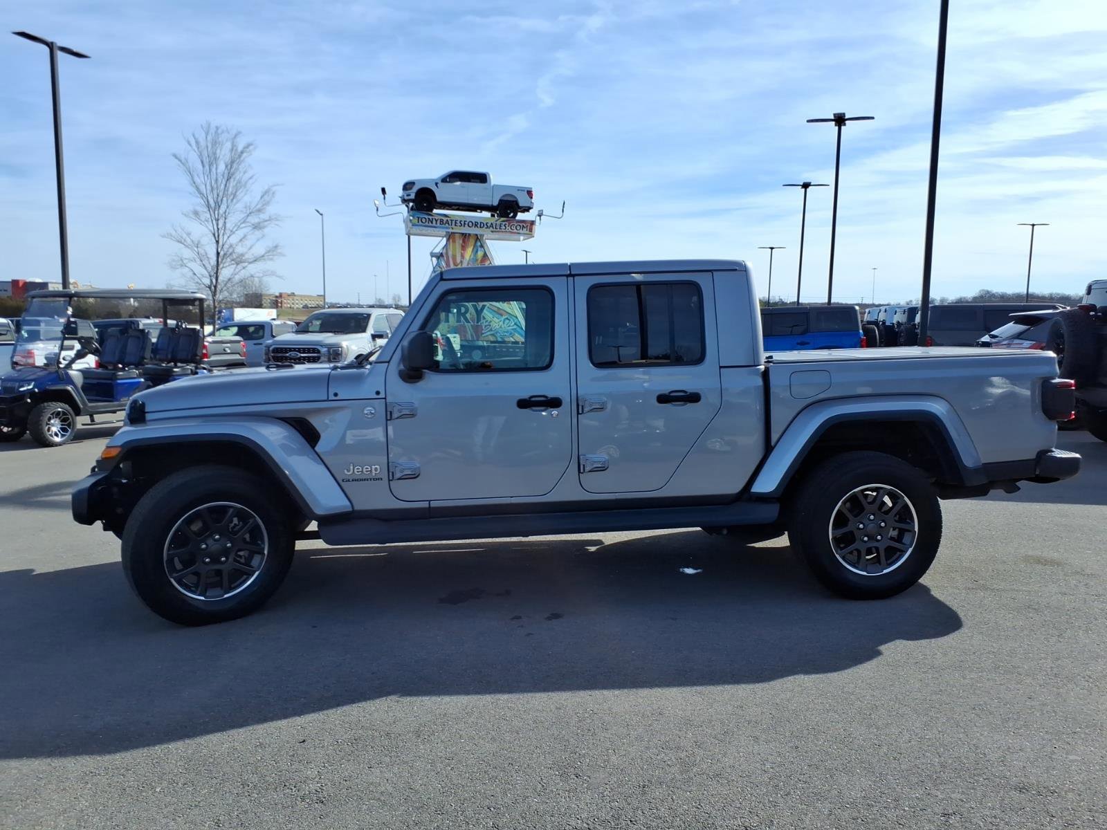 Used 2020 Jeep Gladiator Overland image 2