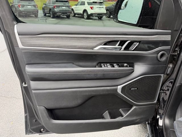 Used 2023 Jeep Wagoneer Series II w/ Premium Group I AWD/4WD image 13