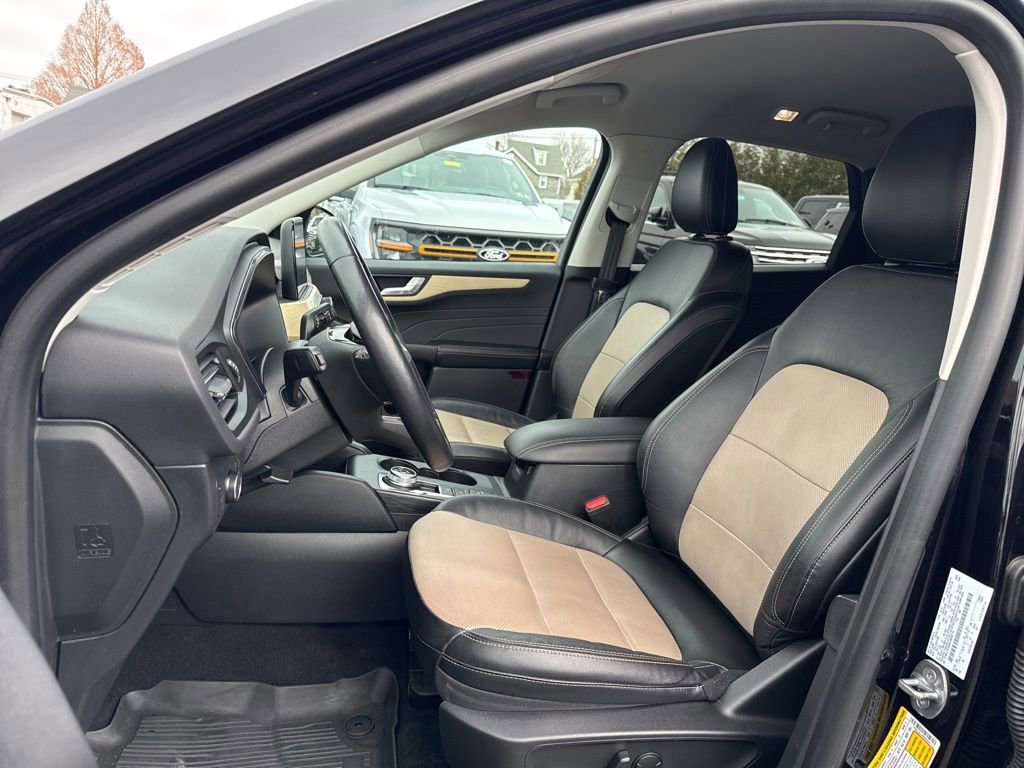 Certified 2022 Ford Escape Titanium w/ Titanium Elite Package image 17