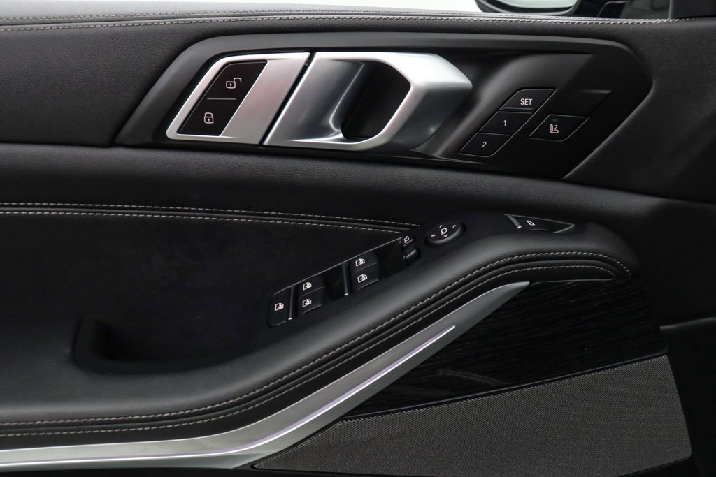 Used 2024 BMW X5 sDrive40i w/ M Sport Package image 12