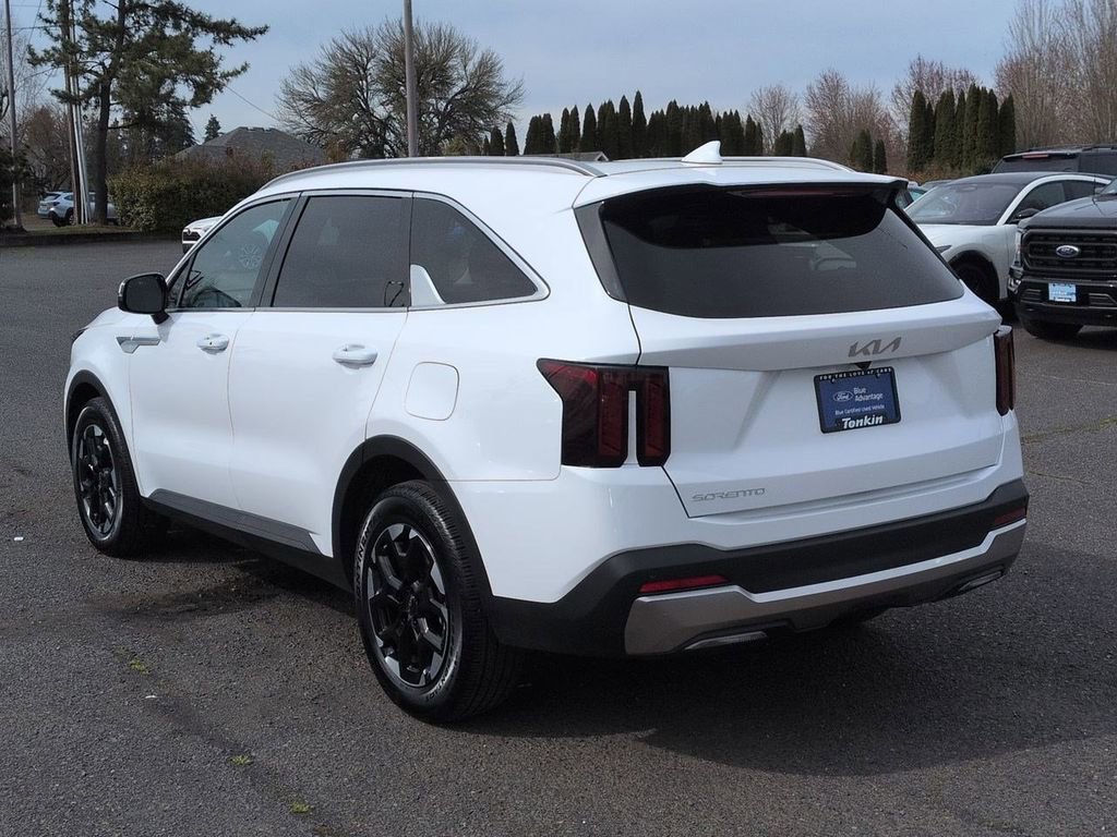 Used 2025 Kia Sorento S w/ Panoramic Sunroof Package image 3
