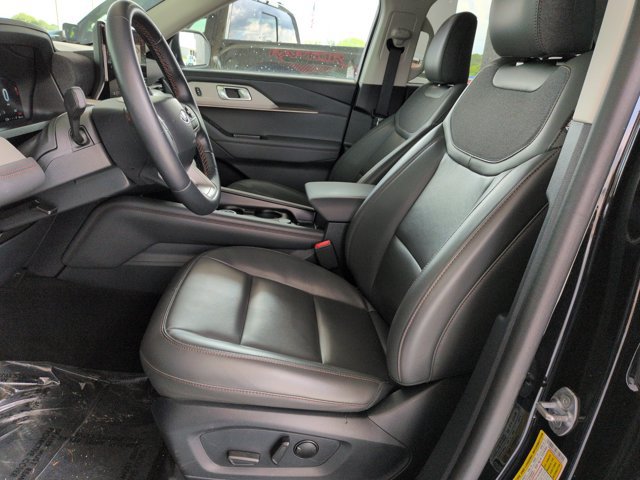 Certified 2025 Ford Explorer Active w/ Active Comfort Package AWD/4WD image 16
