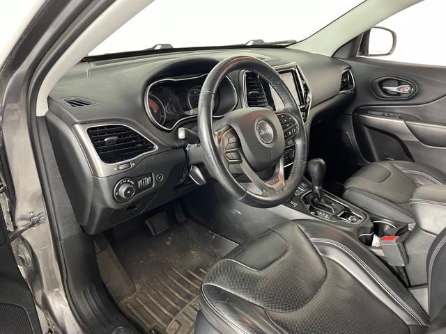 Used 2019 Jeep Cherokee Limited w/ Luxury Group AWD/4WD image 3
