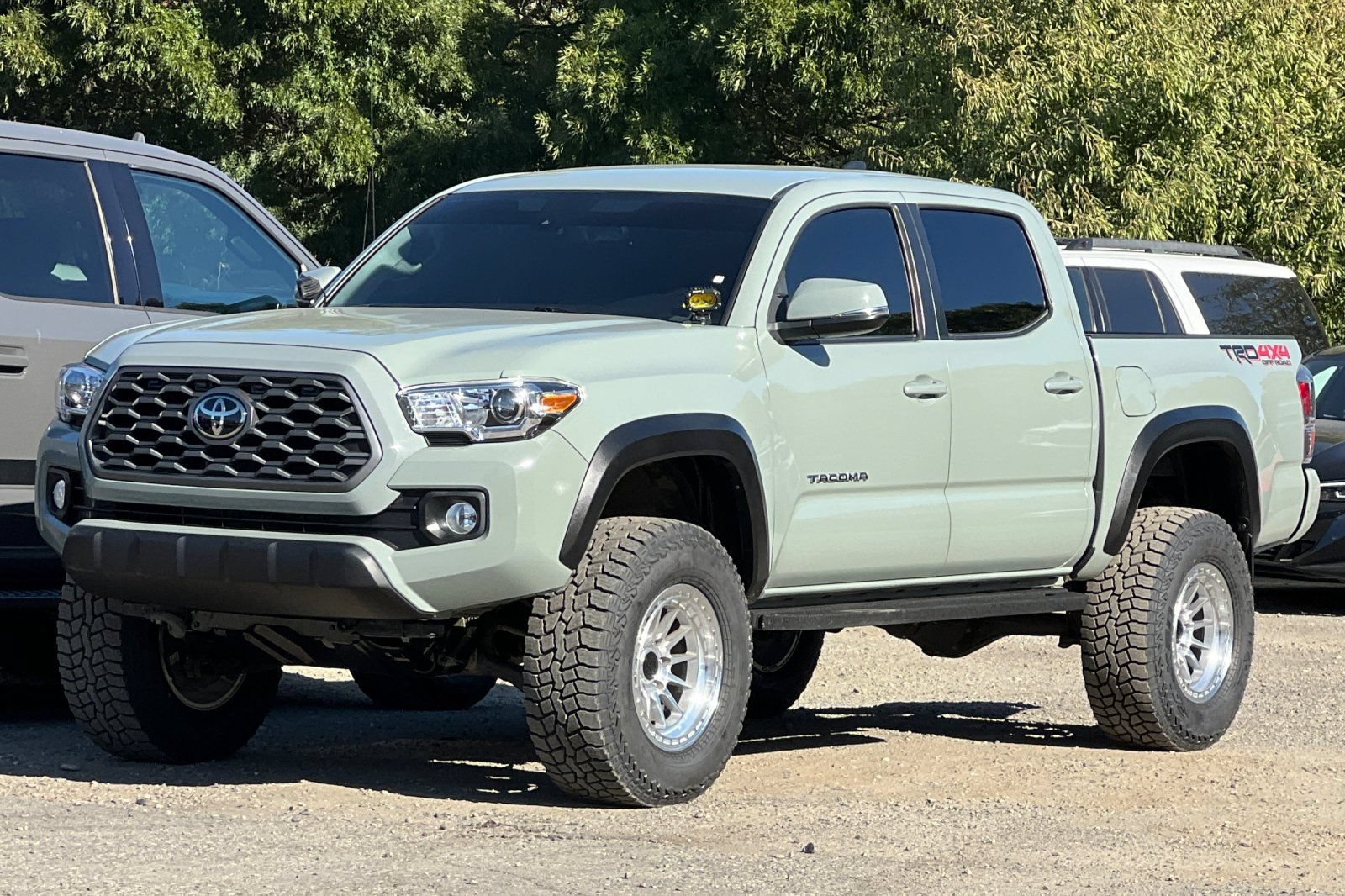 Used 2023 Toyota Tacoma TRD Off-Road w/ Technology Package AWD/4WD image 8