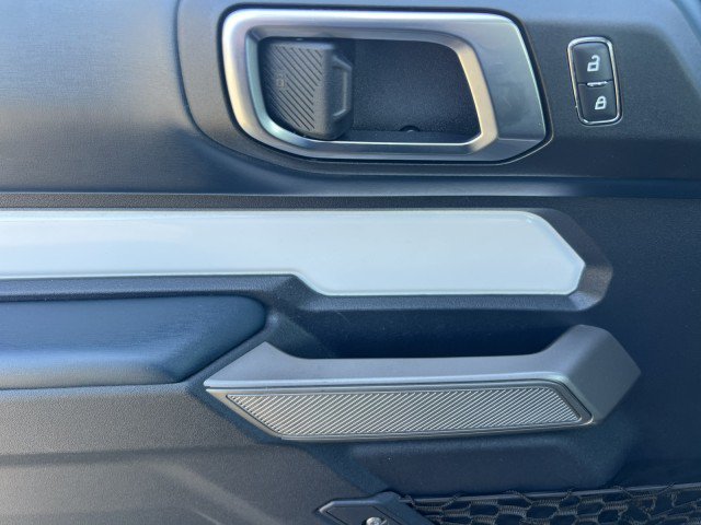 Certified 2022 Ford Bronco Outer Banks w/ Sasquatch Package AWD/4WD image 9
