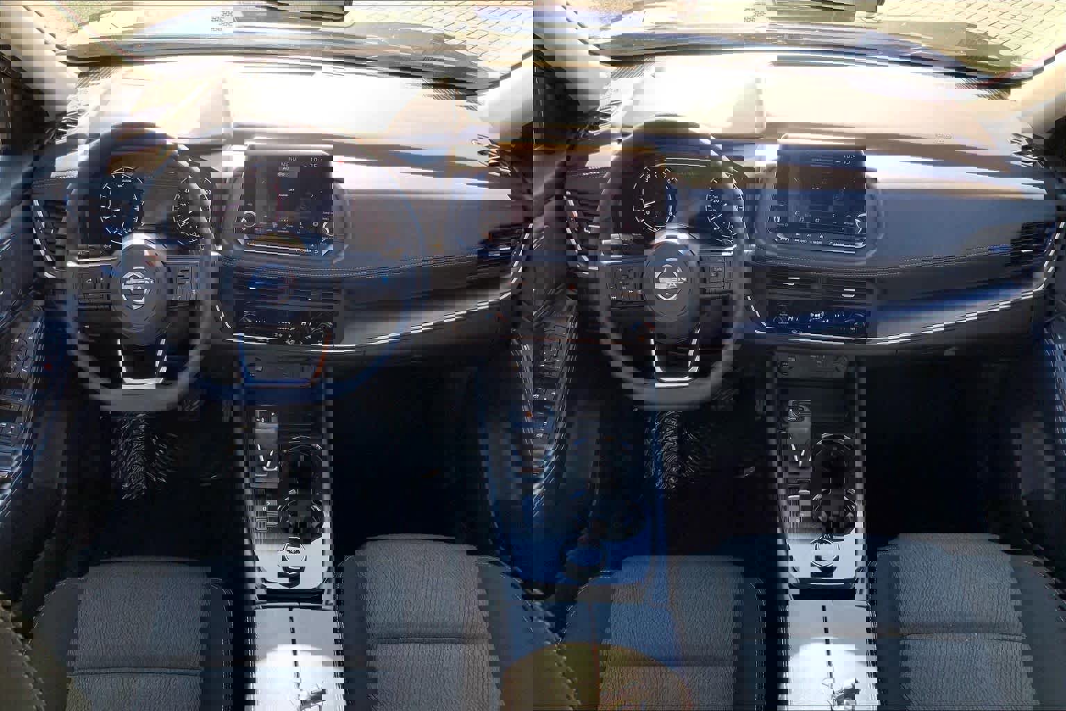 Used 2024 Nissan Rogue SV image 14