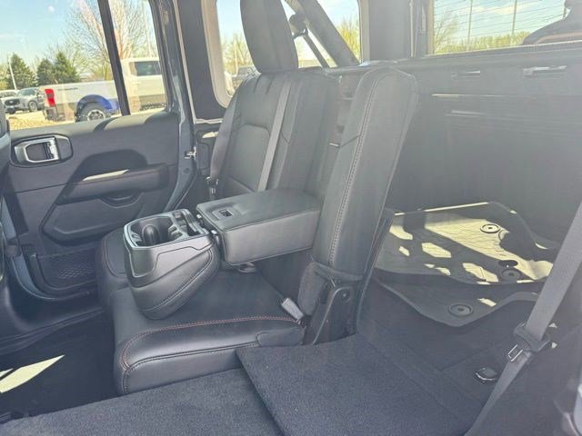 Used 2025 Jeep Wrangler Unlimited Rubicon AWD/4WD image 29