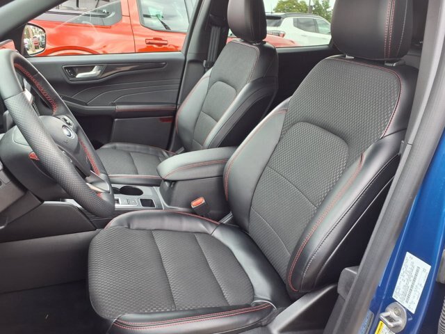 Certified 2023 Ford Escape ST-Line w/ Tech Pack #1 AWD/4WD image 4