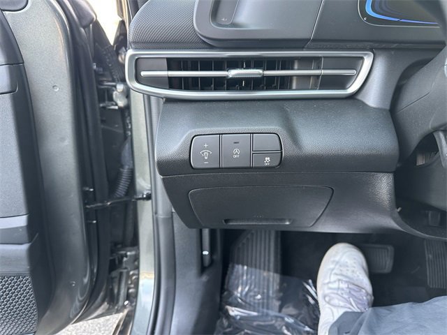 Used 2025 Hyundai Elantra SE image 29