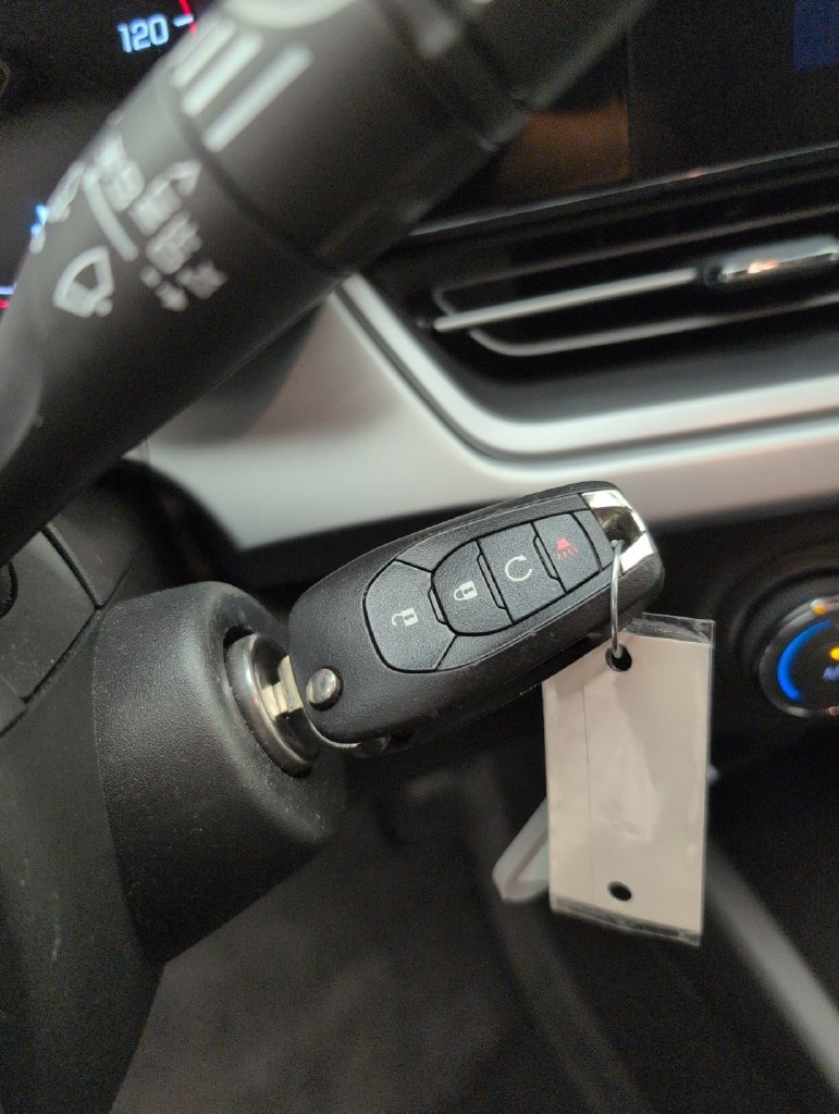 Used 2024 Chevrolet Trax RS FWD image 39