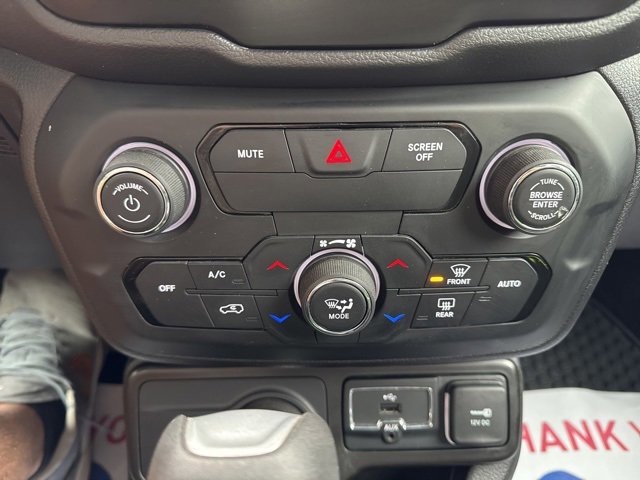 Used 2020 Jeep Renegade Latitude w/ Cold Weather Group image 24