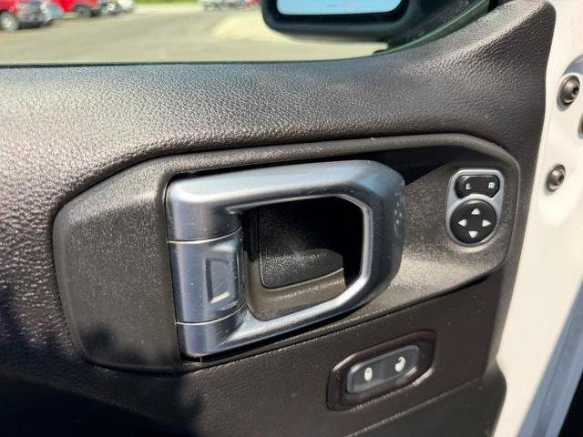 Used 2019 Jeep Wrangler Unlimited Sahara AWD/4WD image 18