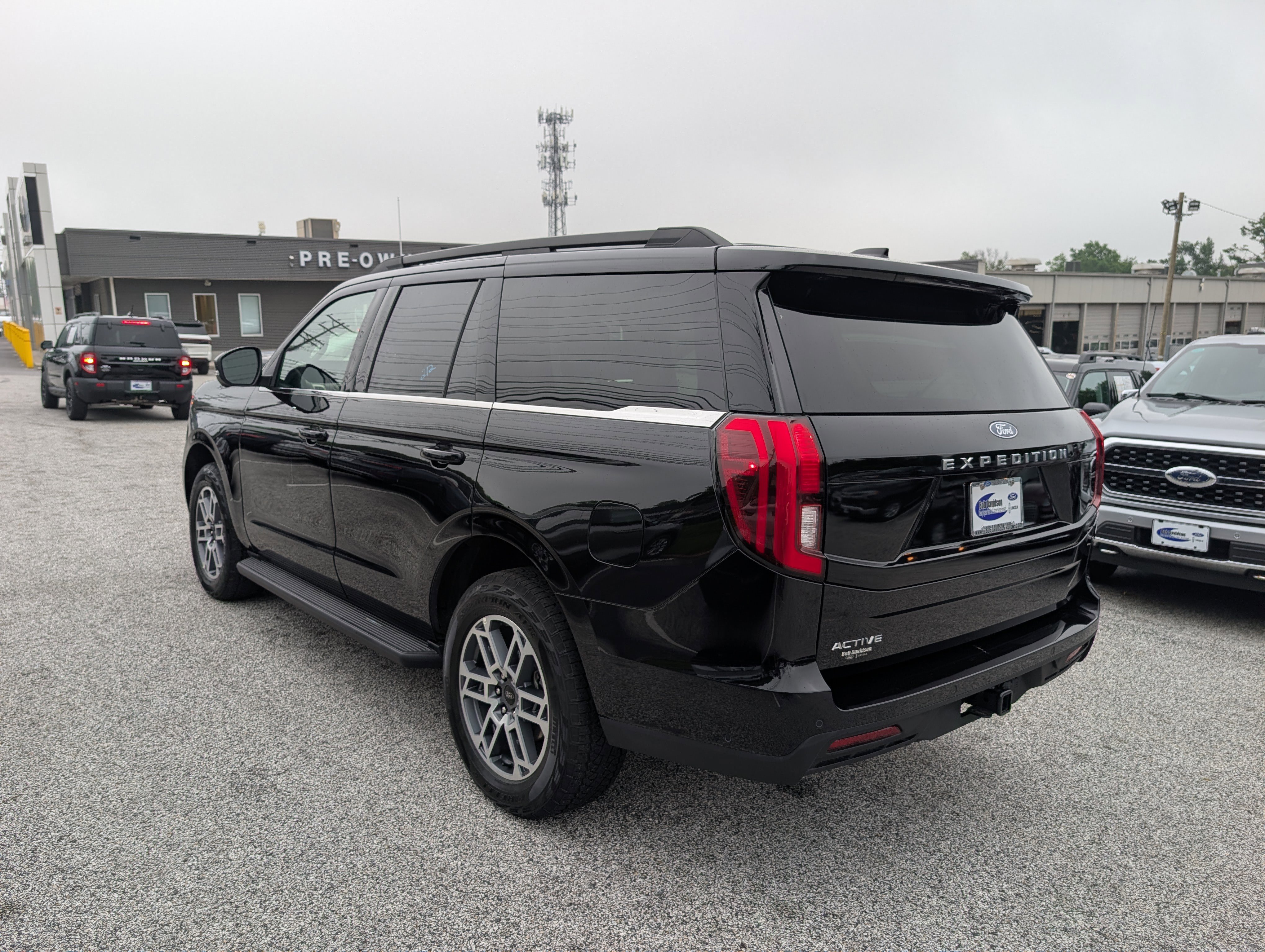 Certified 2025 Ford Expedition Active AWD/4WD image 5