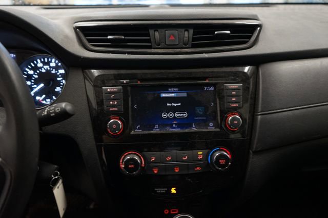 Used 2018 Nissan Rogue S image 22
