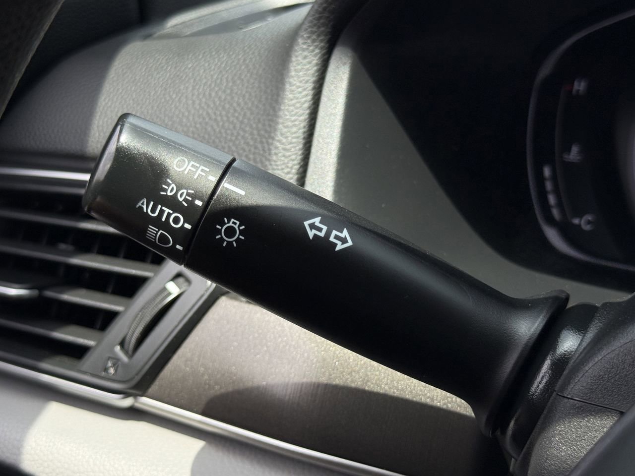 Used 2018 Honda Accord LX image 22