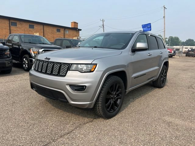 Used 2020 Jeep Grand Cherokee Altitude AWD/4WD image 31