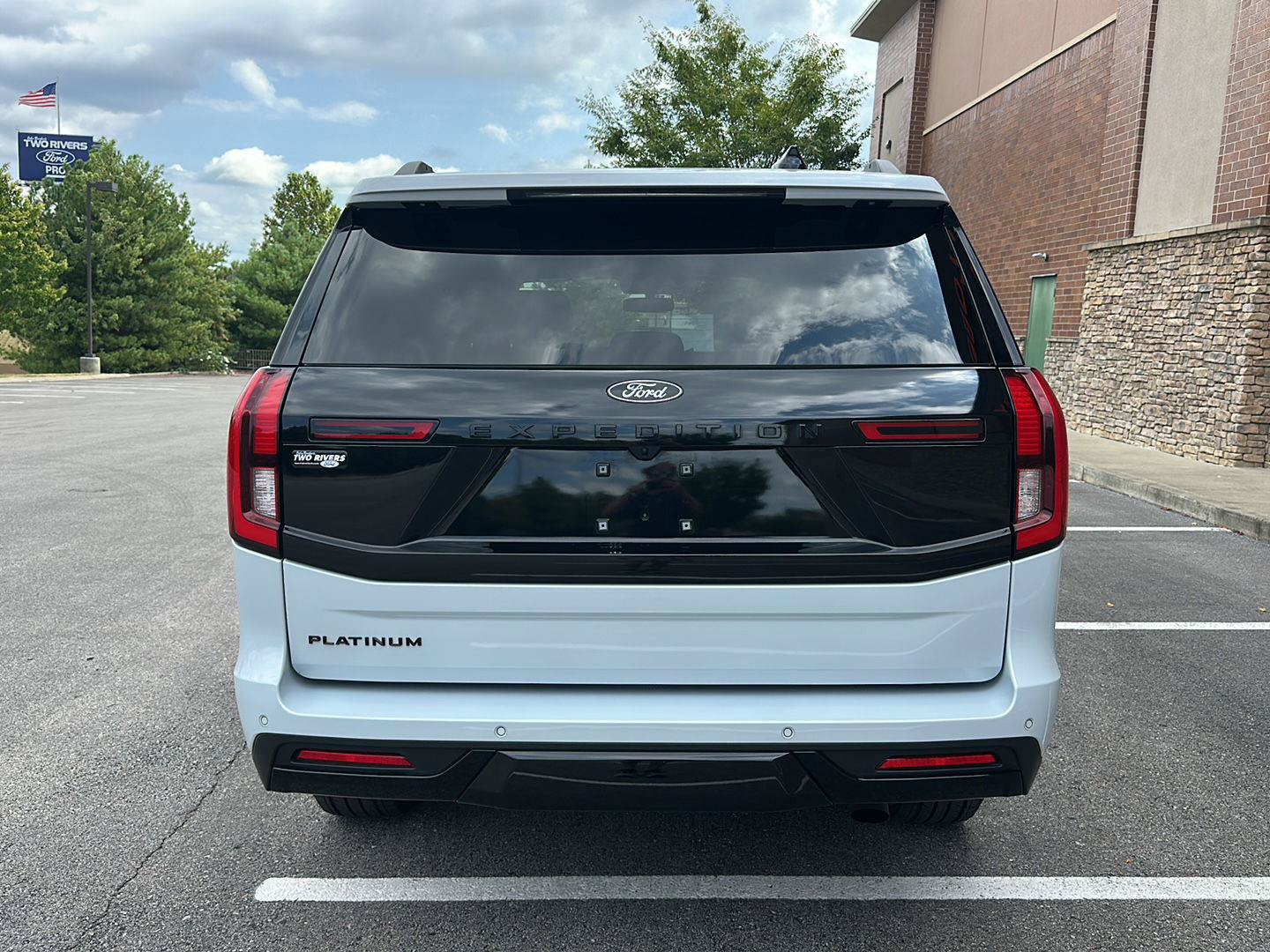 Certified 2025 Ford Expedition Platinum w/ Stealth Performance Package AWD/4WD image 4