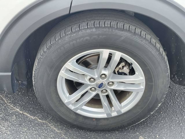 Certified 2024 Ford Explorer XLT RWD image 9