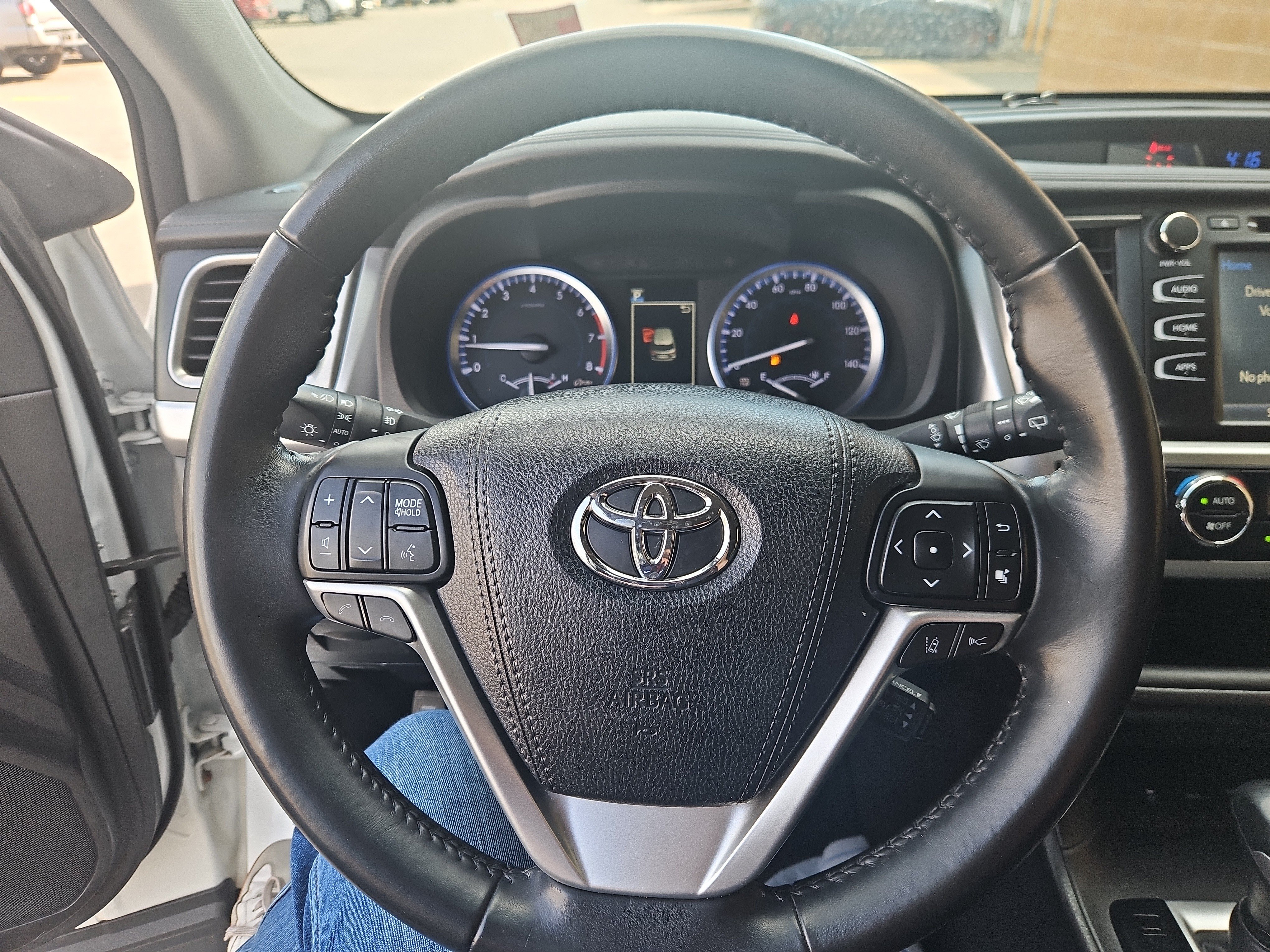 Used 2018 Toyota Highlander SE AWD/4WD image 19