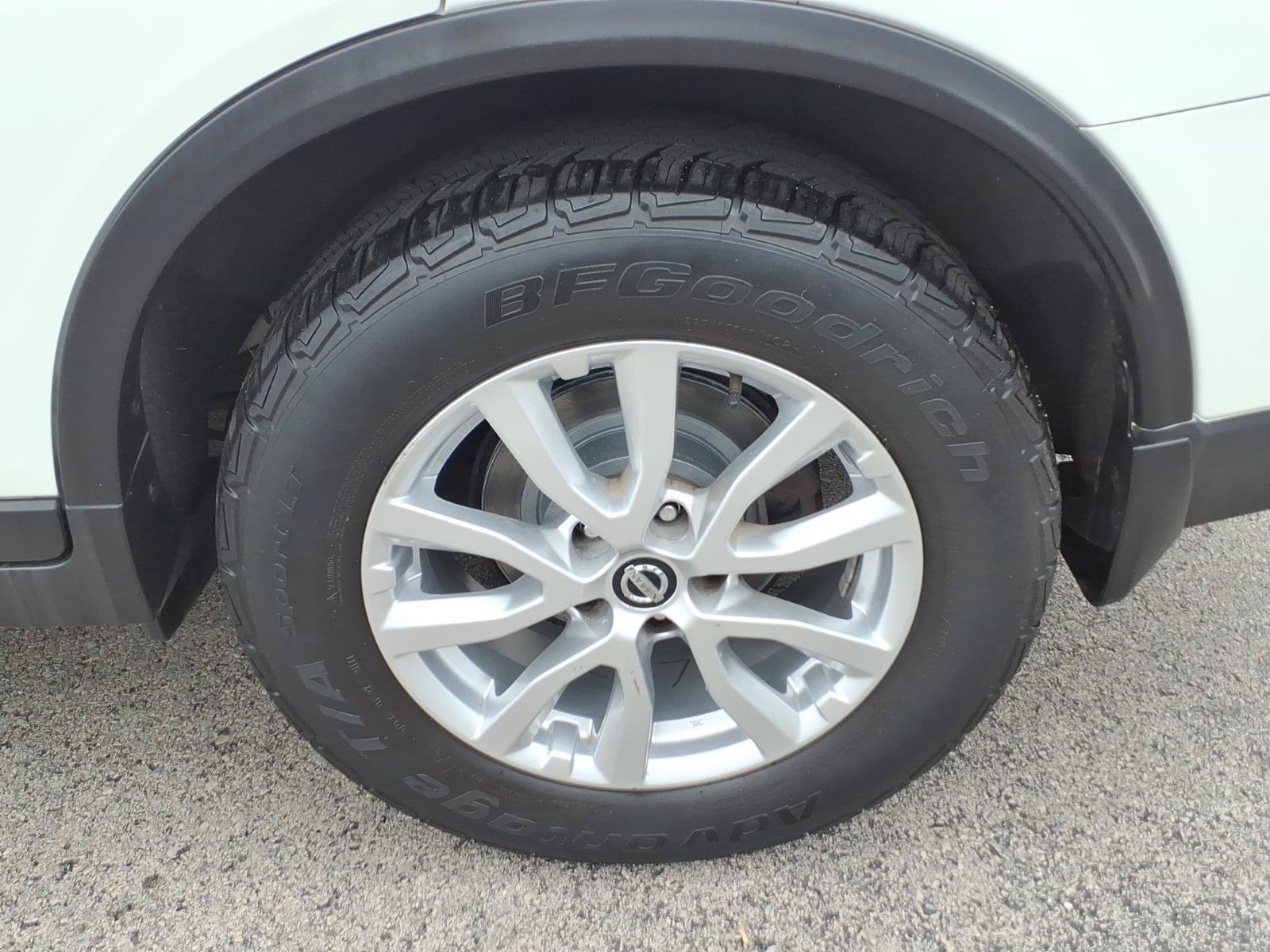 Used 2017 Nissan Rogue SV AWD/4WD image 9