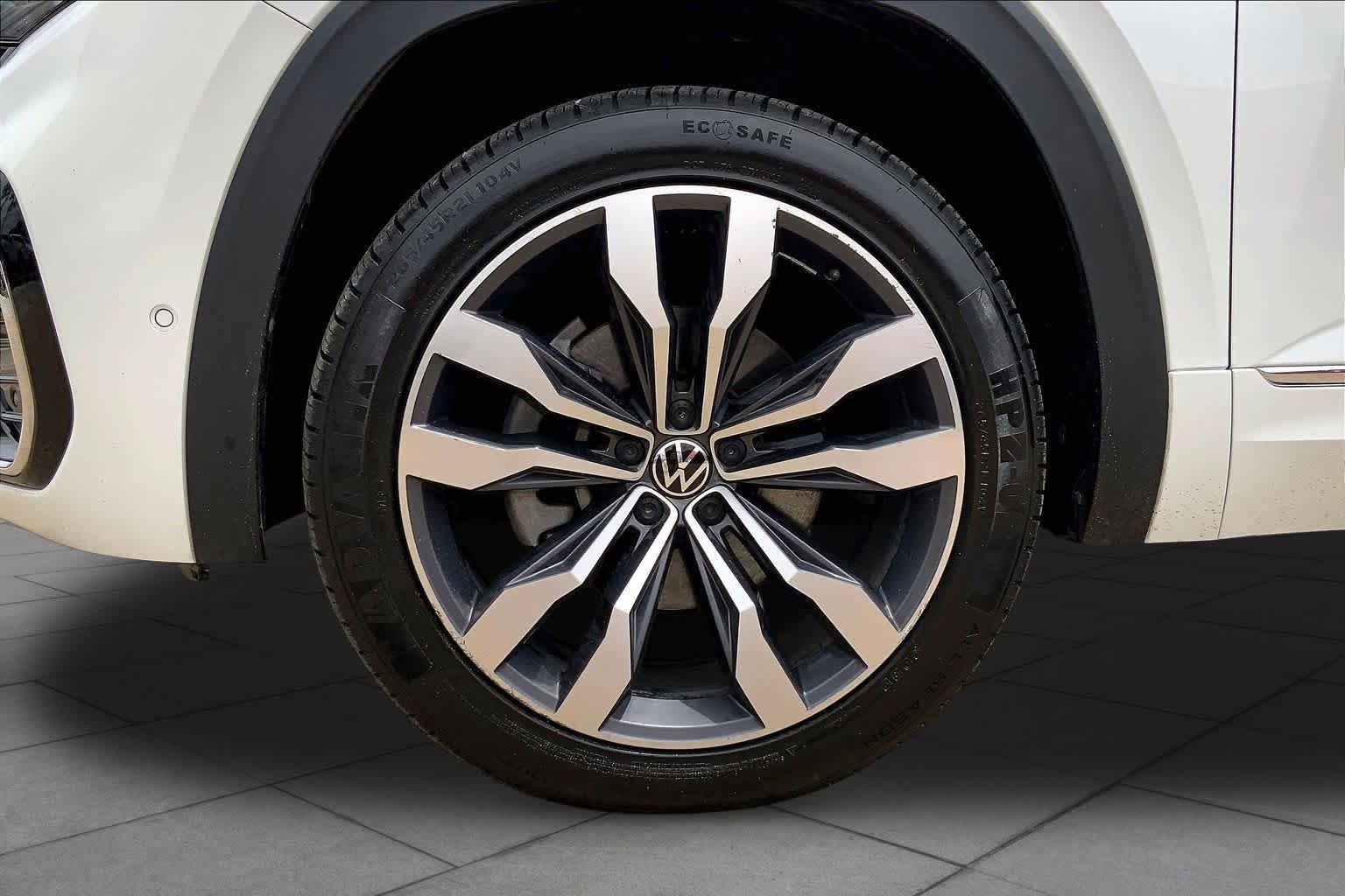Used 2021 Volkswagen Atlas Cross Sport SEL Premium R-Line w/ Cross Sport MDO Package AWD/4WD image 11