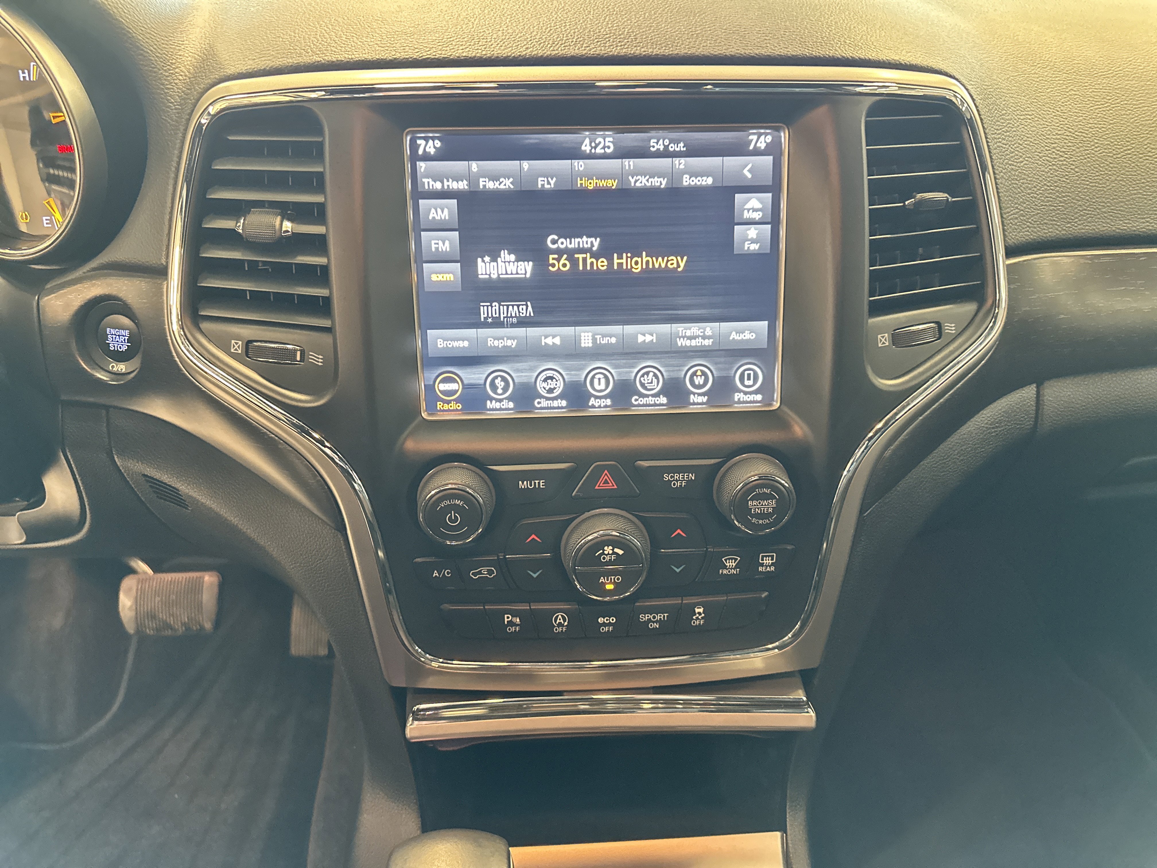 Used 2018 Jeep Grand Cherokee Altitude image 3