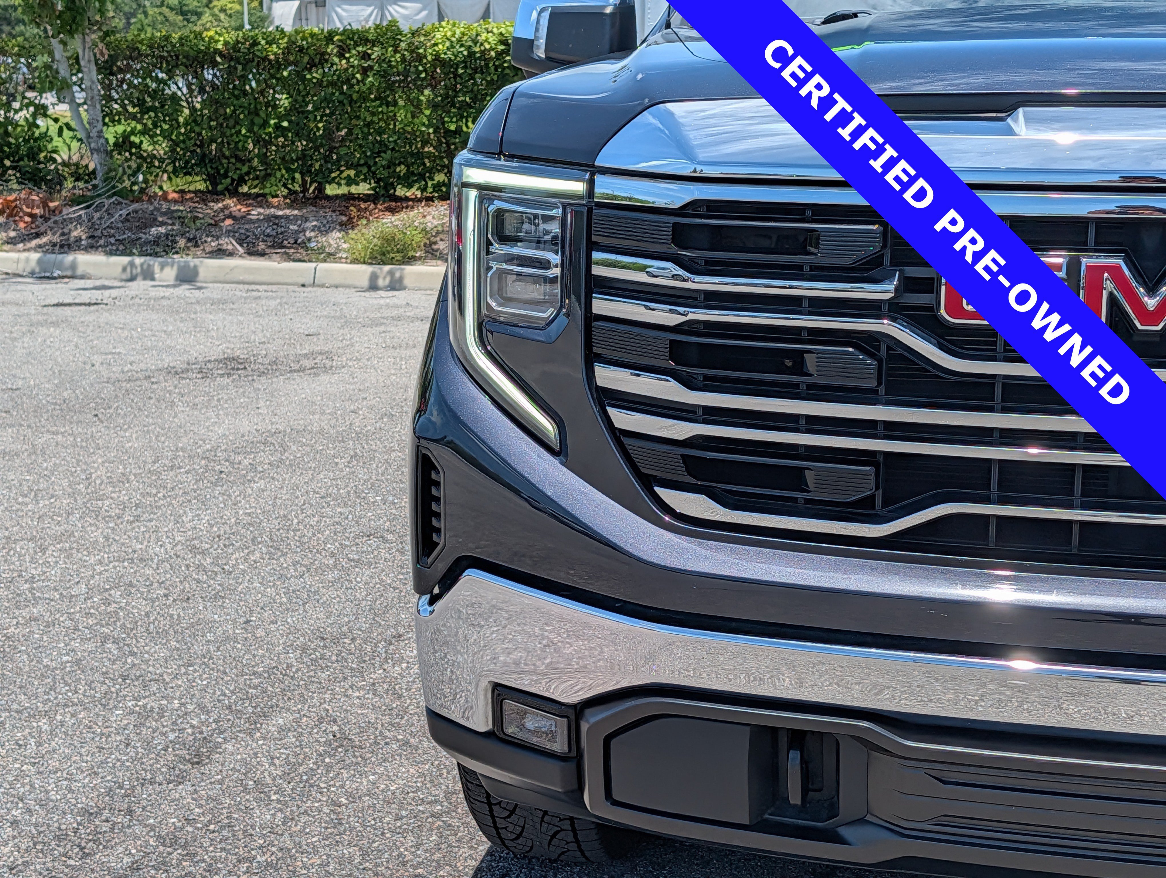 Used 2023 GMC Sierra 1500 SLT w/ SLT Premium Package AWD/4WD image 9