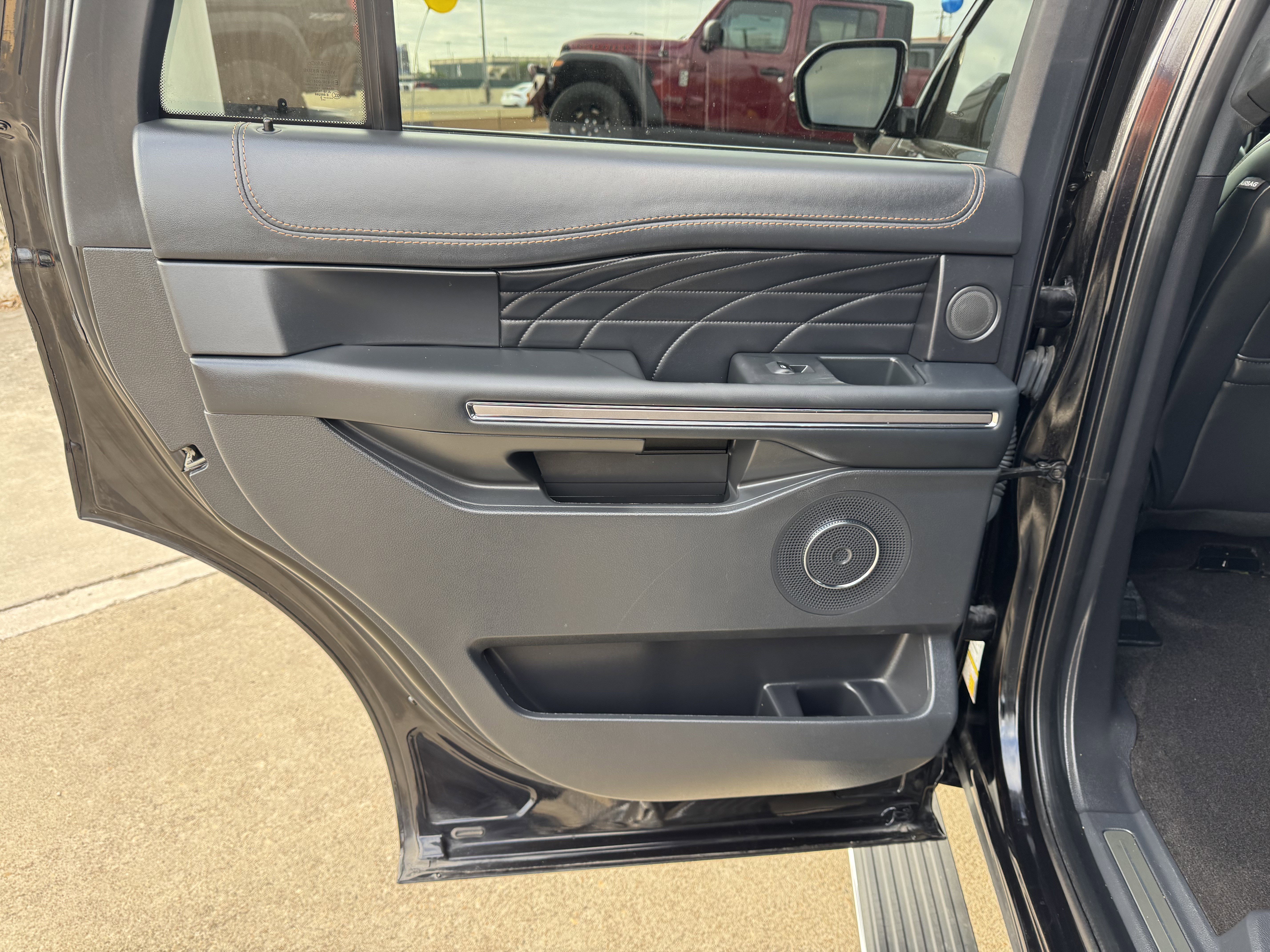 Certified 2023 Ford Expedition Platinum image 19