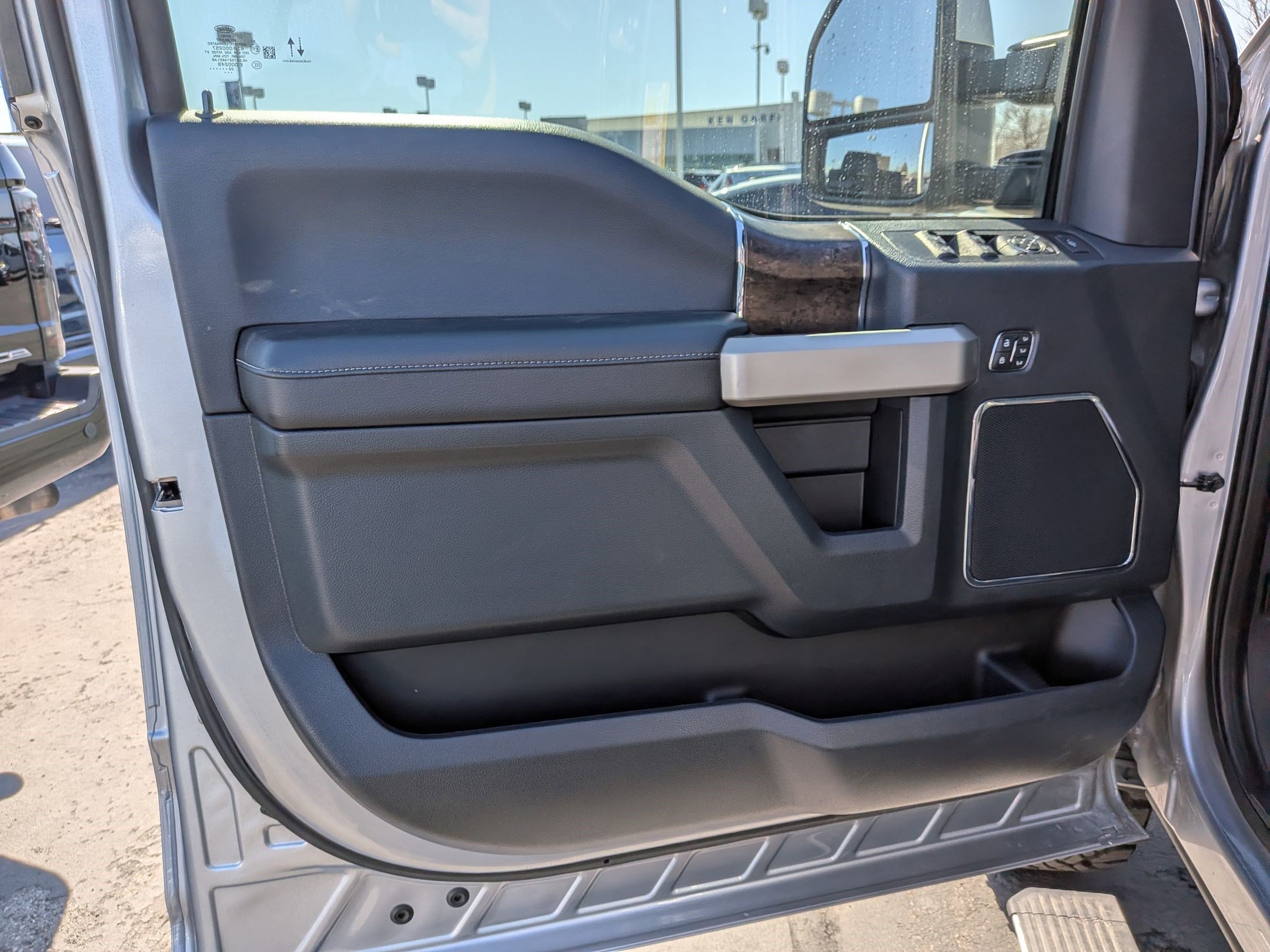 Certified 2022 Ford F350 Lariat w/ Tremor Off-Road Package image 14